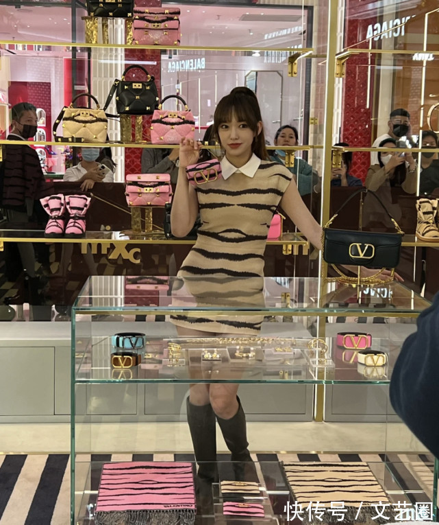 小蛮腰|程潇生图曝光，身材纤细建模脸名不虚传，新发型令人眼前一亮