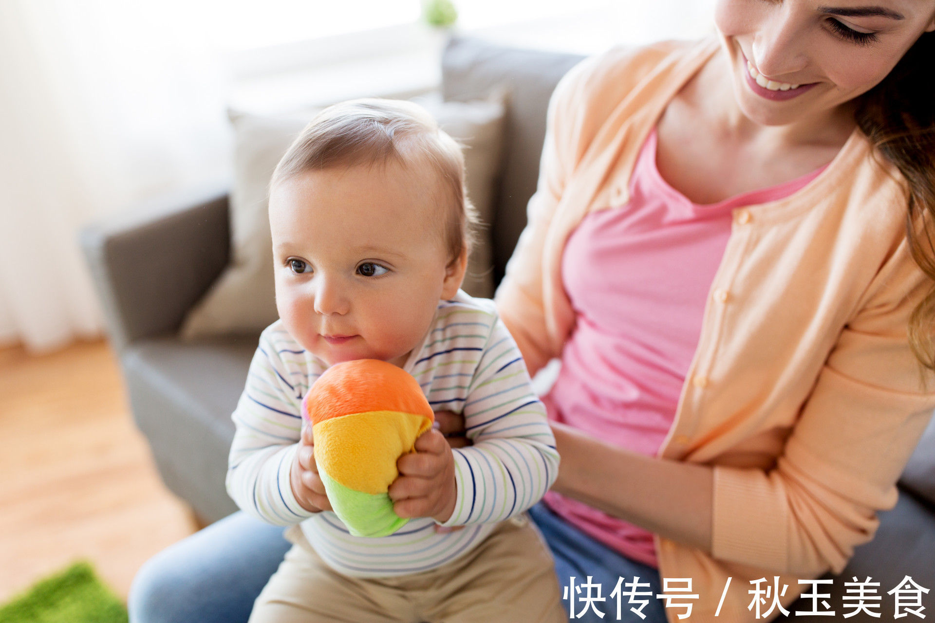 妈妈|五个月宝宝开始认生,经历多个“第一次”,妈妈用游戏促进娃成长