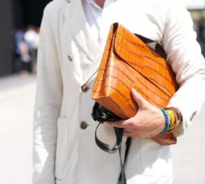 外国男士都爱用的手拿包，为何国人都不爱用？原因在这里