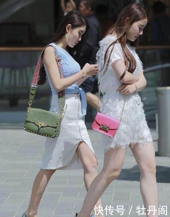 时尚|街拍:时尚美腿的小姐姐,美丽性感,大气简洁看着柔美!