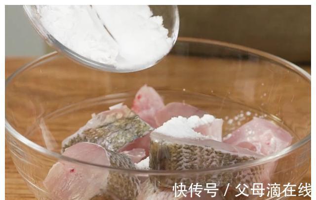 鲈鱼焖萝卜|居家分享鲈鱼焖萝卜的简单做法,鲜嫩营养又美味,孩子特喜欢