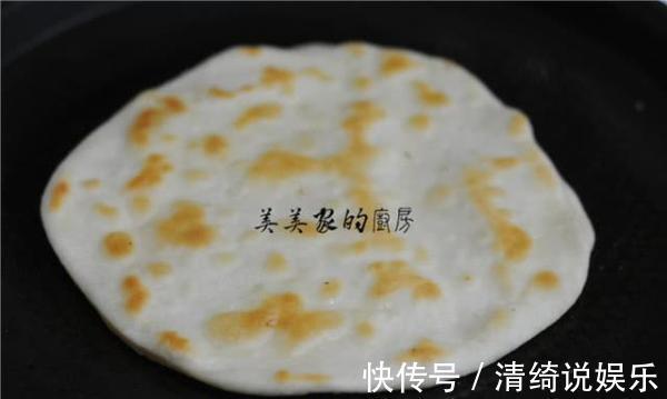 烙饼要暄软,用对水是关键,这样和面,凉了饼也特别软!