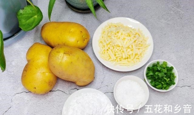 土豆|农村土豆大丰收，做一款口味独特的土豆饼，软糯拉丝，真香！