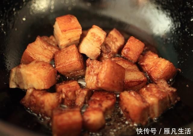 红烧菜系|炒糖色时,用白糖还是冰糖?很多人弄错,难怪卖相不好,味道发苦