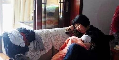 妈妈|外出遛娃,49岁妈妈偶遇49岁奶奶,对比之下差距不只是一点点