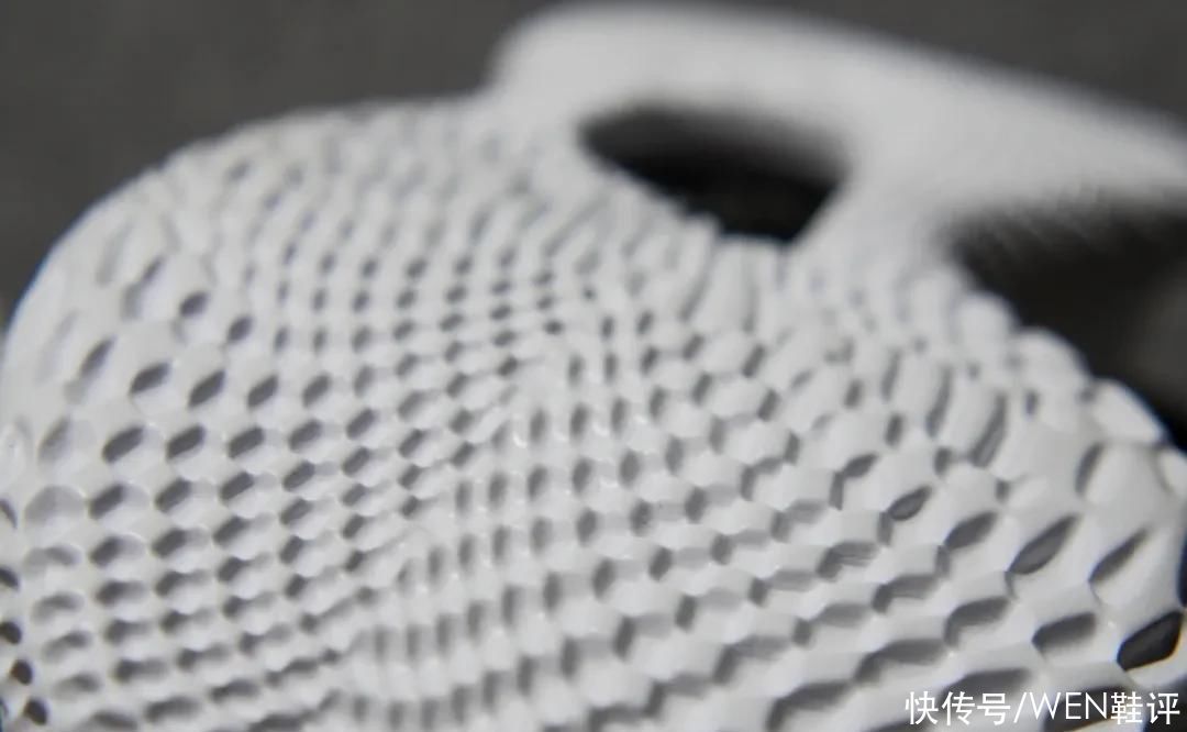 这颜值连二百都不值!可为何说Curry8是一双划时代的产品