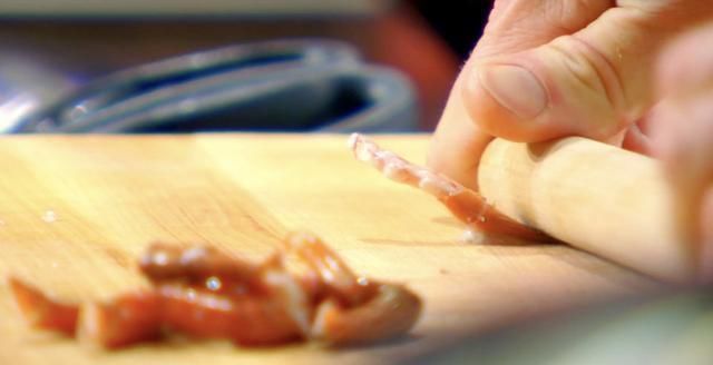 米其林|米其林大厨戈登拉姆齐,完美无痛拆龙虾肉,只需7步骤轻松上手