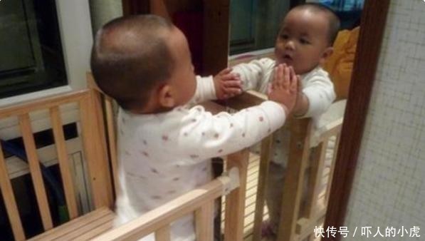 家长|宝宝多久才能认出镜中的自己?到了这个月龄,家长就要行动起来了