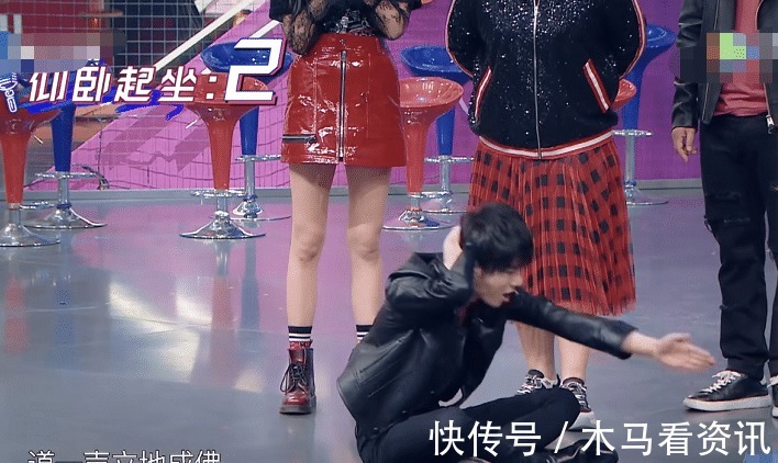 花花|华晨宇躺下时发现关晓彤裙子太短，谁注意他教科书式解围情商真高