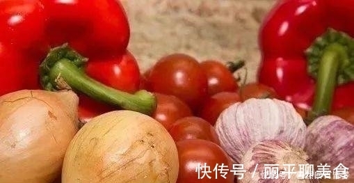 西红柿|西红柿的最佳搭配不是鸡蛋,而是它夏天吃护血管、降血压,好处太多了
