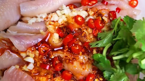 无骨鸡爪的做法来了，酸辣爽口，你流口水了吗？