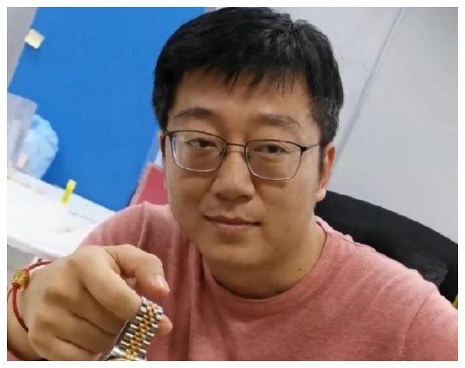 有钱人戴什么劳力士？看看朱一旦演绎的《有钱人的枯燥生活》