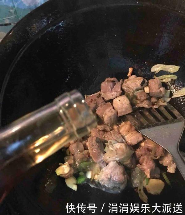 味极鲜|西红柿的黄金搭档不是鸡蛋！而是没人关注的它，强壮筋骨，长高个