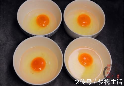 诀窍|荷包蛋不可直接下锅煮,教你饭店的诀窍,一锅煮4个,个个圆溜溜