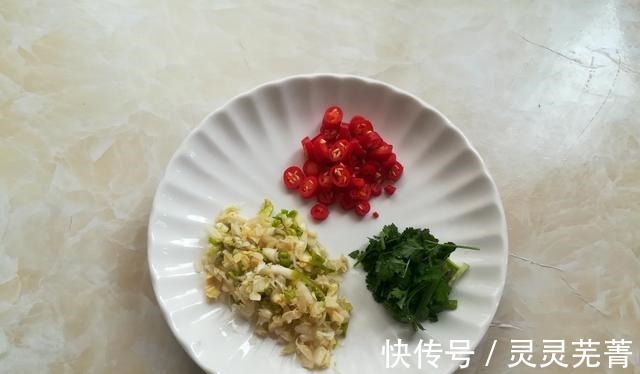 做卤菜时，牢记“1分2煮3泡”，鲜香入味，家人吃得很满足！