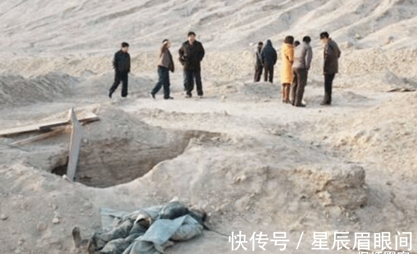 尸体!2009年新疆火焰山发现6具干尸,长辫官服宛如僵尸,众人吓得报警
