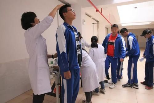 强身健体|7岁孩子坚持喝牛奶4年，身高一年仅长2公分，医生：家长别坑娃