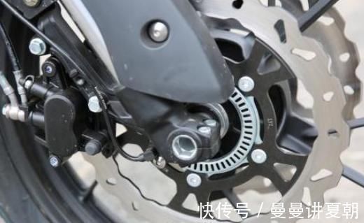 2 98万国产adv摩托 前后碟刹配abs 一升油跑26km 不到7秒破百 快资讯 2 98万国产adv摩托 前后碟刹配abs 一升油跑26km 不到7秒破百 快资讯