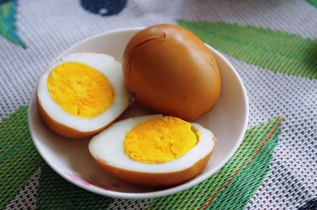 煮鸡蛋，用冷水还是开水？记住4点，香嫩又营养，蛋壳不破好剥壳