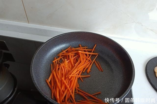 分量|晒晒夫妻俩的轻食早餐,分量少还一人一半,网友老两口也浪漫