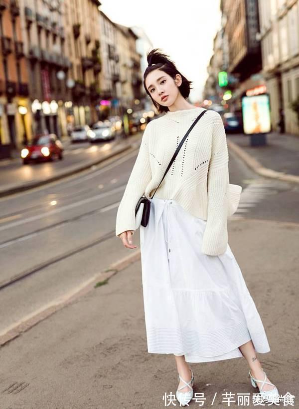 头发|董明珠难得好好穿,一身红色穿搭气场十足,却被杨澜头发抢了镜