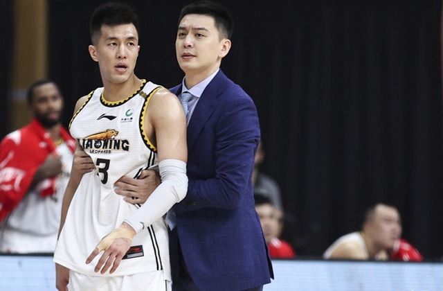 官媒|反轉!郭艾倫被驅逐出場,官媒做出公正點評:需要努力的不止球員