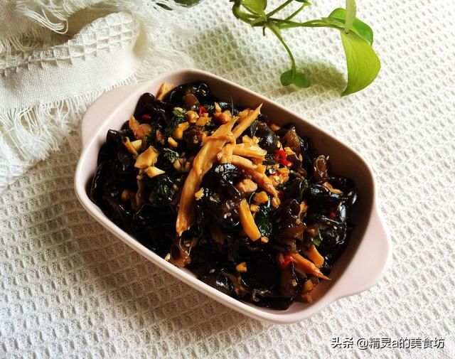 吃肉|“苦夏”时节，这道菜不要错过，酸辣鲜香，简单一拌比吃肉香多了