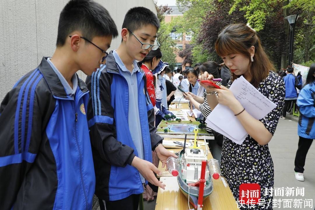 净化|水火箭制作、航模组装、污水净化比赛……这个科技节好热闹