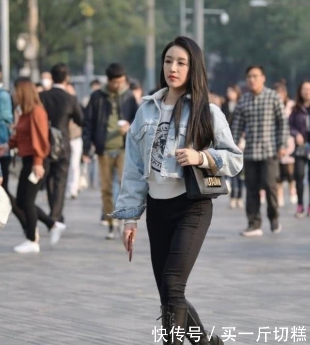 高跟鞋|街拍美女身材曼妙的小姐姐,个性穿搭,尽显青春朝气