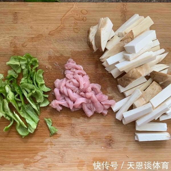 新鲜肉|刚从冰箱中拿出来的冻肉，千万不要加水泡，用这一招吃着像新鲜肉