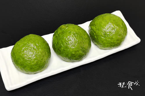 春天濕氣重，做饅頭用這碗“草汁”來(lái)和面，清香翠綠，好吃還養(yǎng)人