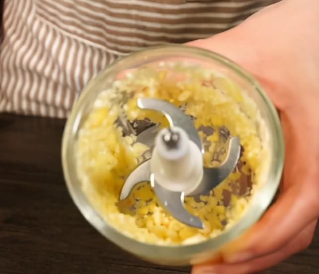  小孩|鸡翅这样做鲜嫩多汁，能把隔壁小孩都馋哭