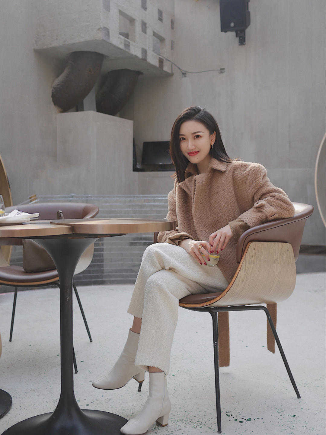 牛仔裤|冬日穿搭的灵感来源,长大衣+直筒裤,又美又飒的