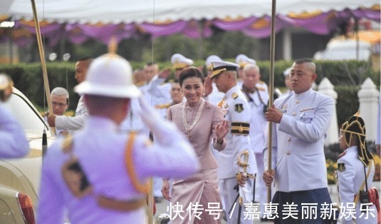 首饰 苏提达的首饰花絮,珍珠项链意外坠落,繁琐珠宝再不佩戴了
