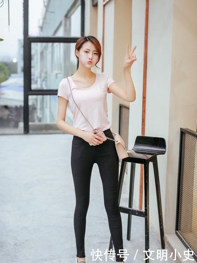 女性|时尚的紧身打底裤小姐姐,秀出魅力动人,显出女性的成熟气息