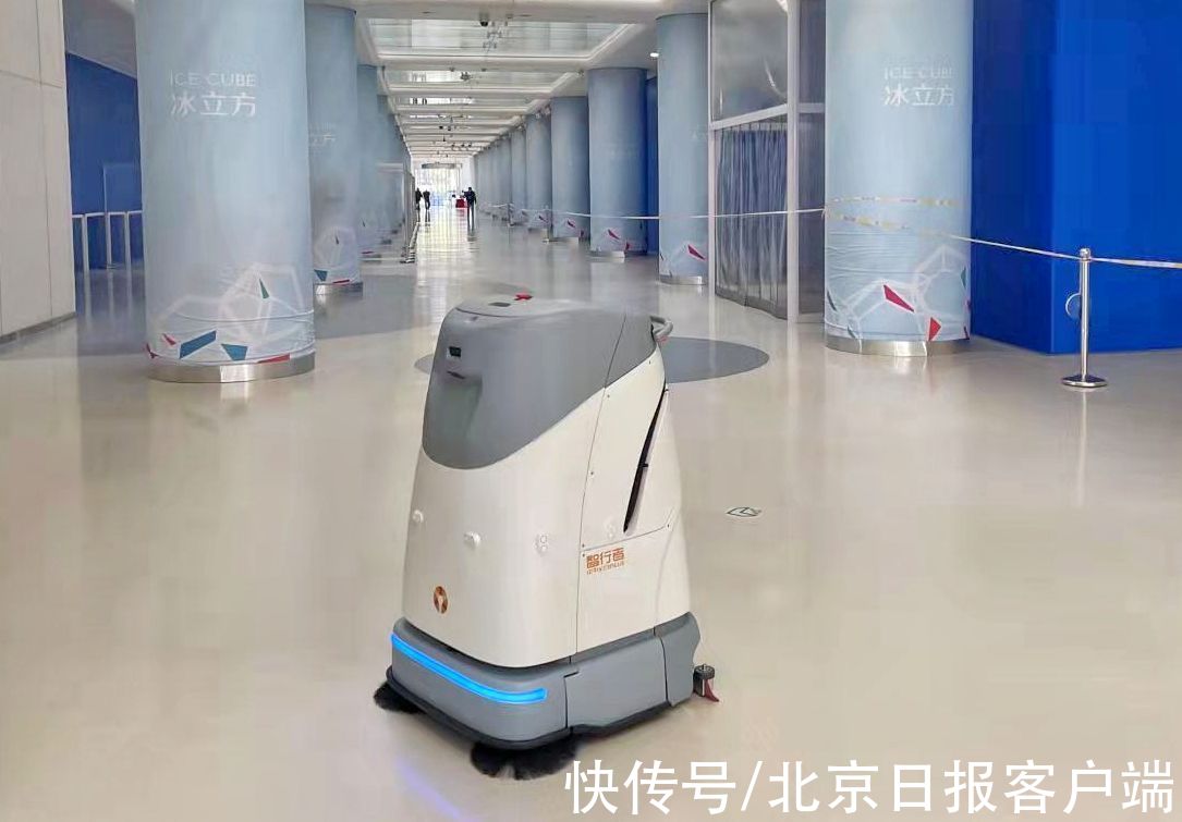 机器人|人工智能服务冬奥，首批13台机器人水立方“上岗”