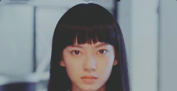 眼镜|只有近视眼才能懂的痛被眼镜封印的颜值，摘下能乱了芳华