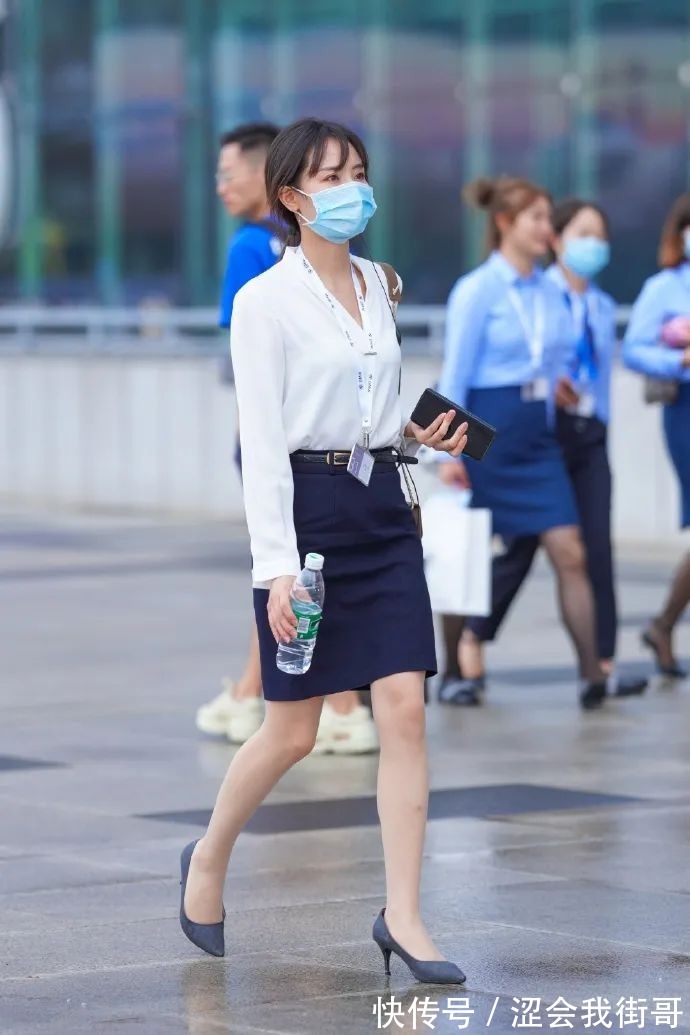 时尚 街拍职业装时尚女生