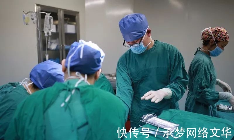 儿媳|产妇“顺转剖”,产房外两个女人的反应,一看就知道哪个是亲妈