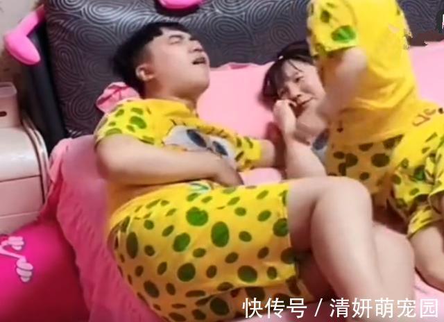 幸福感|爸爸偷偷爬上床,不巧被儿子发现,一脚把爸爸踢回了原位