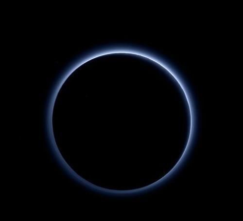 太阳系边缘地带或隐藏着一颗巨大的天体,科学家:可能是原始黑洞