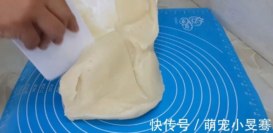 面团|糯米粉这样做才简单,加半碗红豆,软糯又香甜,比吃蛋糕还舒服
