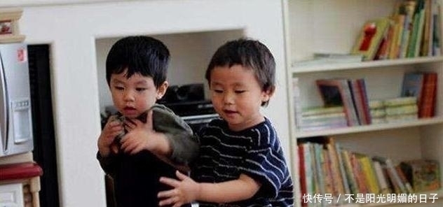 亲戚|熊孩子弄坏亲戚耳机,妈妈不以为然,看到发票瞬间不说话了