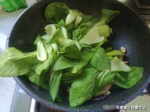 这菜，含铁量是猪肝的2倍，是核桃的3倍，看完后我默默收藏了！