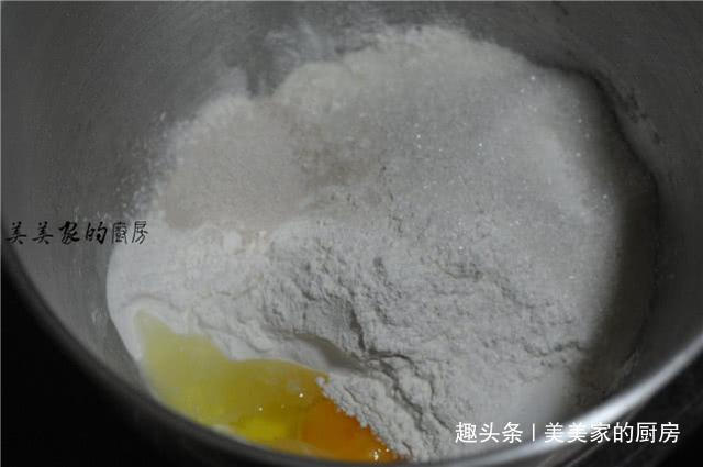 做法|自从学会面包此做法，我家一周做一次，蓬松柔软还拉丝，太好吃了