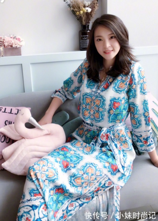 气质|惠若琪生女儿后逆生长!一袭印花裙美艳又大气,气质不输女明星