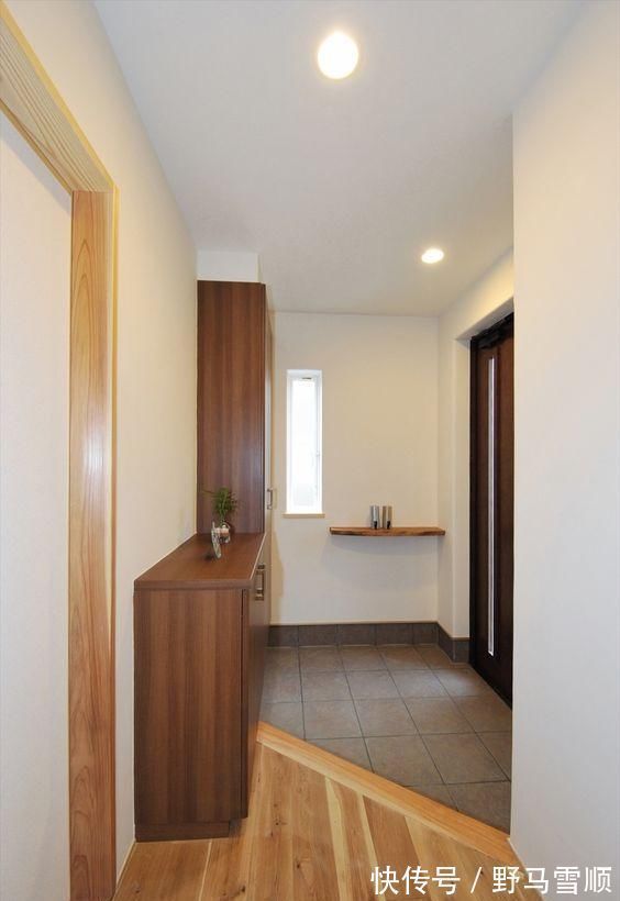 设计|日本的玄关设计太值得学习了,下沉5公分,柜子一半悬空一半落地