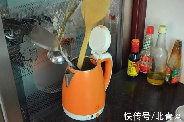厨房|坏掉的电热水壶别再扔了,留在家里非常实用,能省不少钱