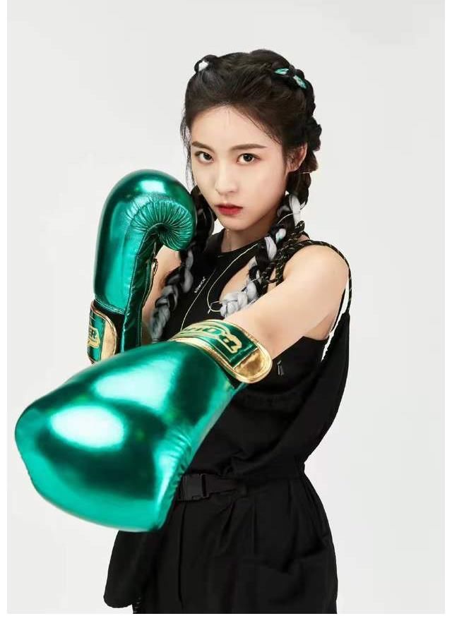 孫芮李斯丹妮互毆，孫芮被打出滿臉血絲，三線藝人都這么拼嗎？