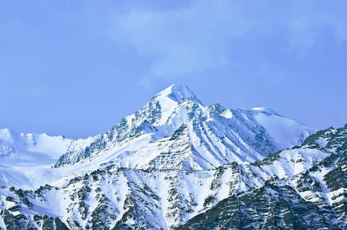 为什么高山多积雪？离太阳越近，不是应该越暖和吗？